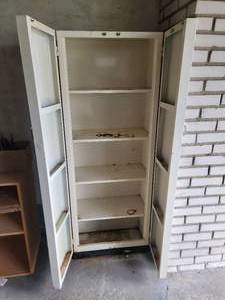 lot 182 image: Vintage Bloc-Bilt Aluminum Storage Locker - Beige
