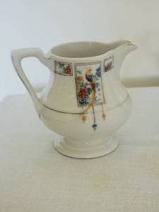 lot 61 image: Vintage Royal-Rochester Handpainted Tea Serving Set (5) - Royalite