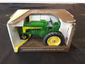 Vintage Ertl 116 John Deere 1958 Model 630 LP Tractor with Box #5590.