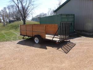 lot 1 image: 2002 14 ft Utility trailer