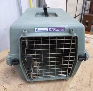 lot 68 image: Pet Carrier for cat or small dog