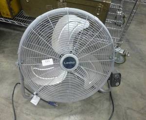 lot 111 image: Nice Lasko fan