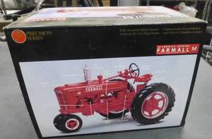 lot 121 image: Precision Series Farmall M tractor 116 scale