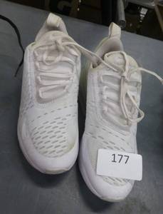 lot 177 image: Lightly worn Youth Nike size 4 shoes