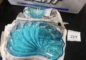 lot 227 image: Vintage blue swirl plates and cake plate divided plate