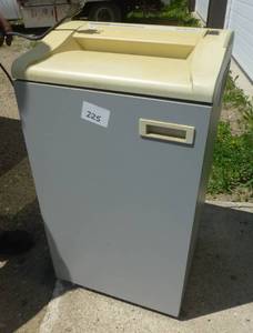 lot 225 image: Large paper shredder