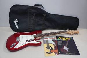 lot 9 image: Fender Squier Strat Guitar