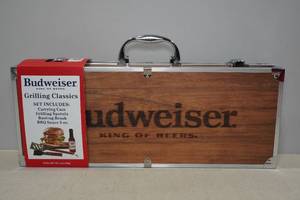 lot 11 image: Budweiser Grilling Set