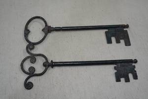 lot 19 image: 2 11 Long Decorative Keys