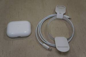 lot 20B image: Apple AirPods Pro 2nd Generation Earbuds