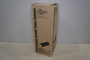 lot 29 image: Pampered Chef Valtrompia Bread Tube -Flower