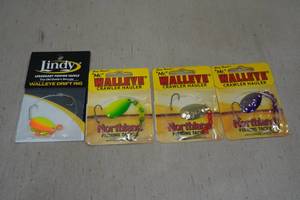 lot 40 image: 4 Walleye Drift Jigs
