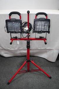 lot 45 image: Craftsman 500-1000 Watt Halogen Tripod Work Light