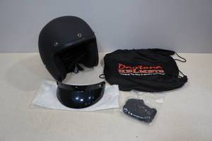 lot 113 image: Daytona DOT Cruiser Motorcycle Helmet -Medium, Matte Black