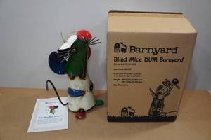 lot 128 image: Barnyard Lawn Ornament Blind Mice DUM