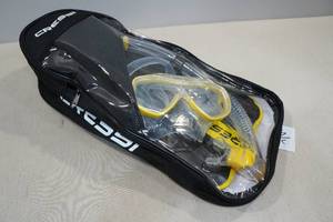 lot 138 image: Cressi Adult Palau Fin Snorkel Set -Fin Size ML , Yellow