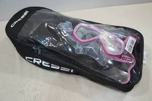 lot 139 image: Cressi Adult Palau Fin Snorkel Set -Fin Size XSS, Pink