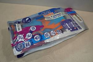 lot 142 image: Cressi Kids Snorkel Set -Fin Size SM
