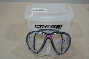 lot 146 image: Cressi Big Eye Evolution Mask -ClearPink