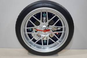 lot 198 image: Firestone Glow in the Dark Tire Clock