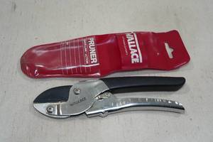 lot 205 image: Wallace Pro-Pruner with Power Link