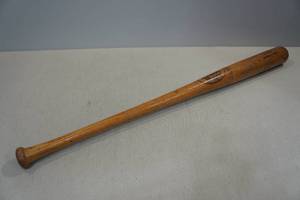 lot 211 image: Vintage 35 Louisville Slugger Wood Bat