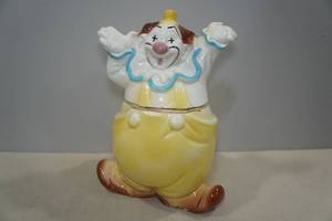 lot 216 image: Vintage American Bisque Co Happy Clown Cookie Jar