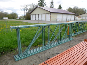 lot 7 image: 4 - 13 Pallet Racking Frames