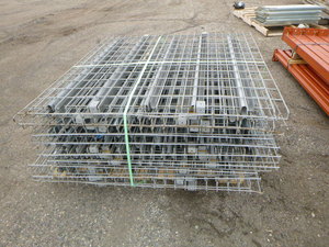 lot 9 image: 18 Pallet Racking Wire Decks