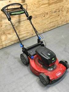lot 31 image: Non-Working Toro Recycler 22 in. 60 V Self-Propelled Lawn Mower Model # 21466 (Parts Machine) (Does Not Include Battery Or Charger)