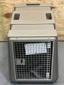 lot 41 image: Cabelas GunDog Intermediate Dog Kennel