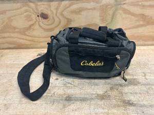 lot 87 image: CABELAS Small Duffle Bag