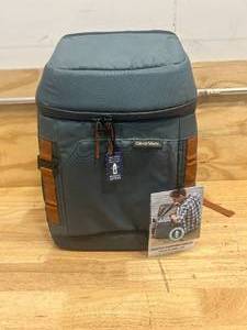 lot 92 image: CLEVERMADE Pacifica Backpack Cooler