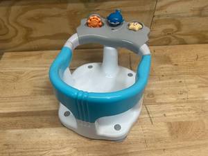 lot 93 image: Baby Bath Seat
