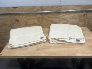 lot 94 image: UTOPIA Lot of 2- Large Bath Towels