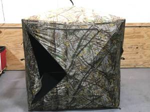lot 27 image: Pursuit Hub Ground Blind