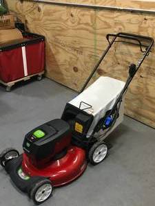 lot 28 image: New Toro 60V Max 21 in. Recycler Self-Propel wSmartStow Lawn Mower with 5.0Ah Battery And Charger Model # 21357