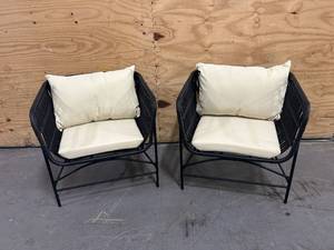 lot 138 image: Set of Patio Chairs