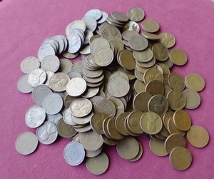 lot 28 image: (200) Wheat Pennies