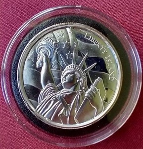 lot 98 image: Gorgeous High Relief Statue of Liberty 2 Oz Silver Round