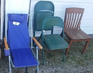 lot 519 image: Samsonite Folding Chairs 2, Sand Chair & More