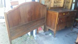 lot 522 image: Dresser And Headboard