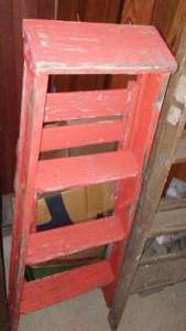 lot 563 image: Wood Step Ladders (4)