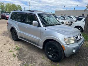 lot 5 image: 2005 Mitsubishi Montero 4x4