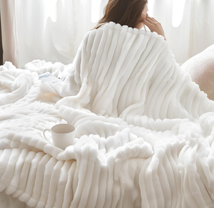 lot 417 image: Bedsure White Fleece Blanket, Measures 101 x 80
