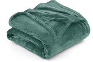 lot 364 image: Utopia Bedding Fleece Blanket King Size. 102x90