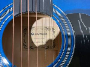 lot 390 image: Joymusic 38  Blueburst Beginner Acoustic Guitar. DAMAGED.