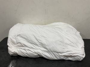 lot 68 image: King Size Globon Fluffy Down Comforter, Medium Warmth Duvet Insert for All Season
