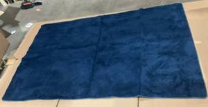 lot 111 image: 6x9 Blue Furry Area Rug