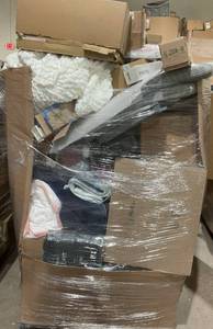 lot 198 image: Wholesale Pallet of Assorted Miscellaneous Items